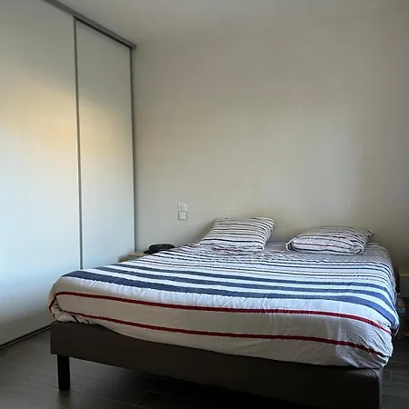 37 Au Bord De La Piscine Villa