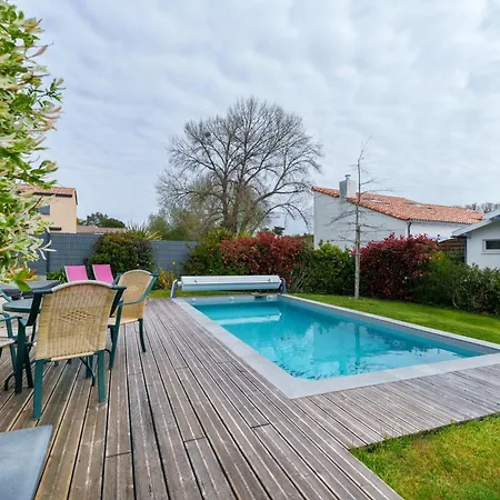 Holiday home 37 Au Bord De La Piscine Pornic