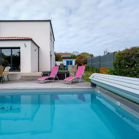 37 Au Bord De La Piscine Ferienhaus *