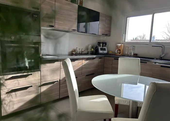 37 Au Bord De La Piscine *