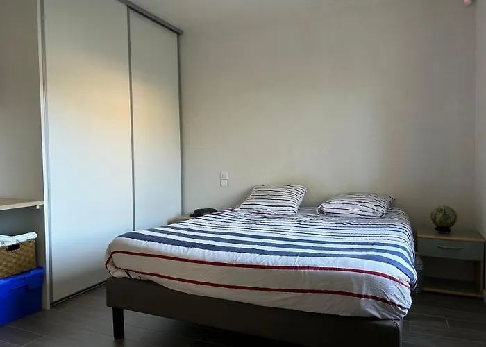 37 Au Bord De La Piscine Villa