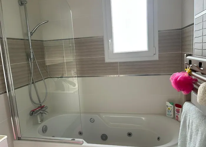 37 Au Bord De La Piscine *